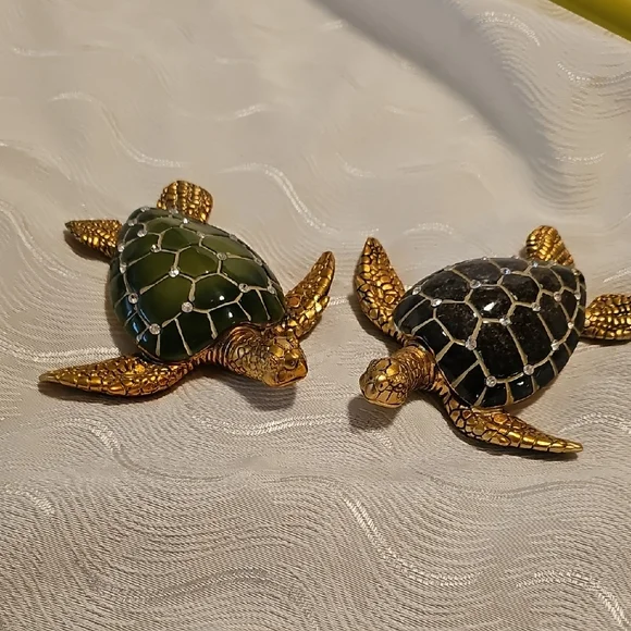 Turtil Pair Resein Cast With Crystal Accents - Picture 1 of 8